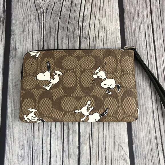 Coach X Peanuts Corner Zip Wristlet Wallet With Snoopy & Woodstock - Picture 2 of 8